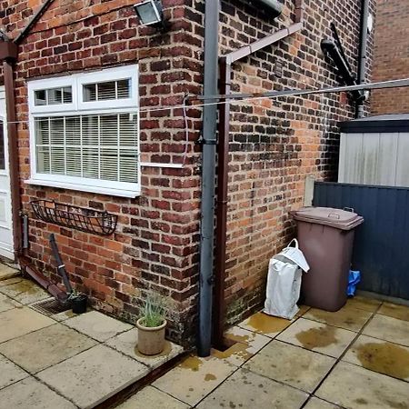ニュートン・ル・ウィローズ Victorian Semi Detached House Behind The High Streetヴィラ エクステリア 写真
