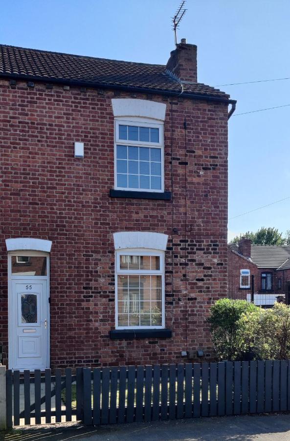 ニュートン・ル・ウィローズ Victorian Semi Detached House Behind The High Streetヴィラ エクステリア 写真